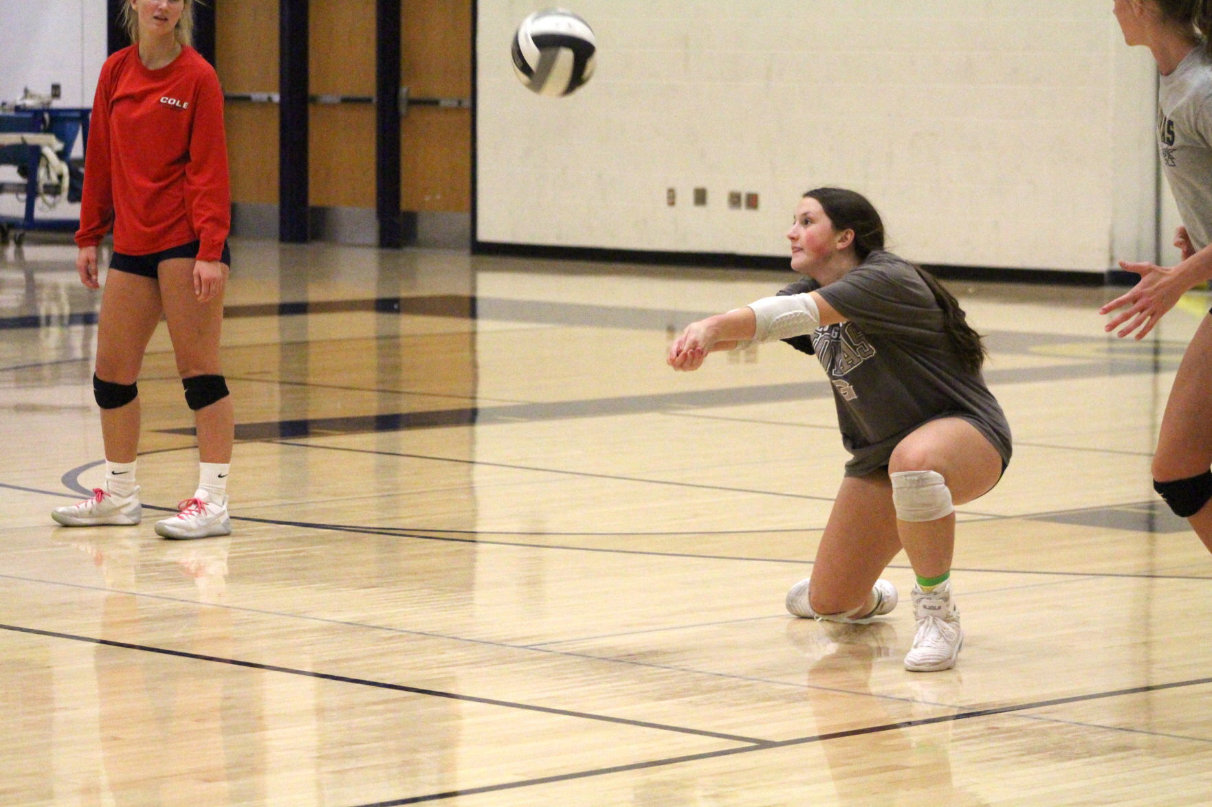Victoria Nolte makes a pass